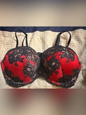VGUC Victoria’s Secret Very Sexy Push Up Bra